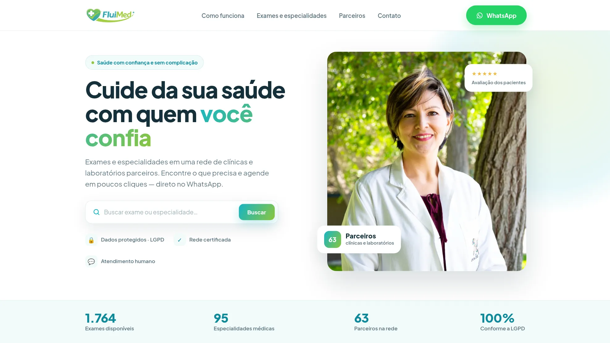 Página inicial do site da Fluimed, com a busca de exames e especialidades e a foto de uma médica